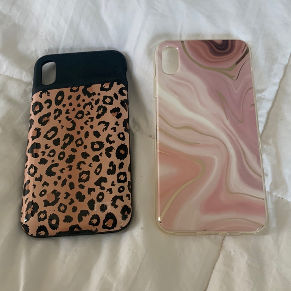 2 iPhone XS Max cases